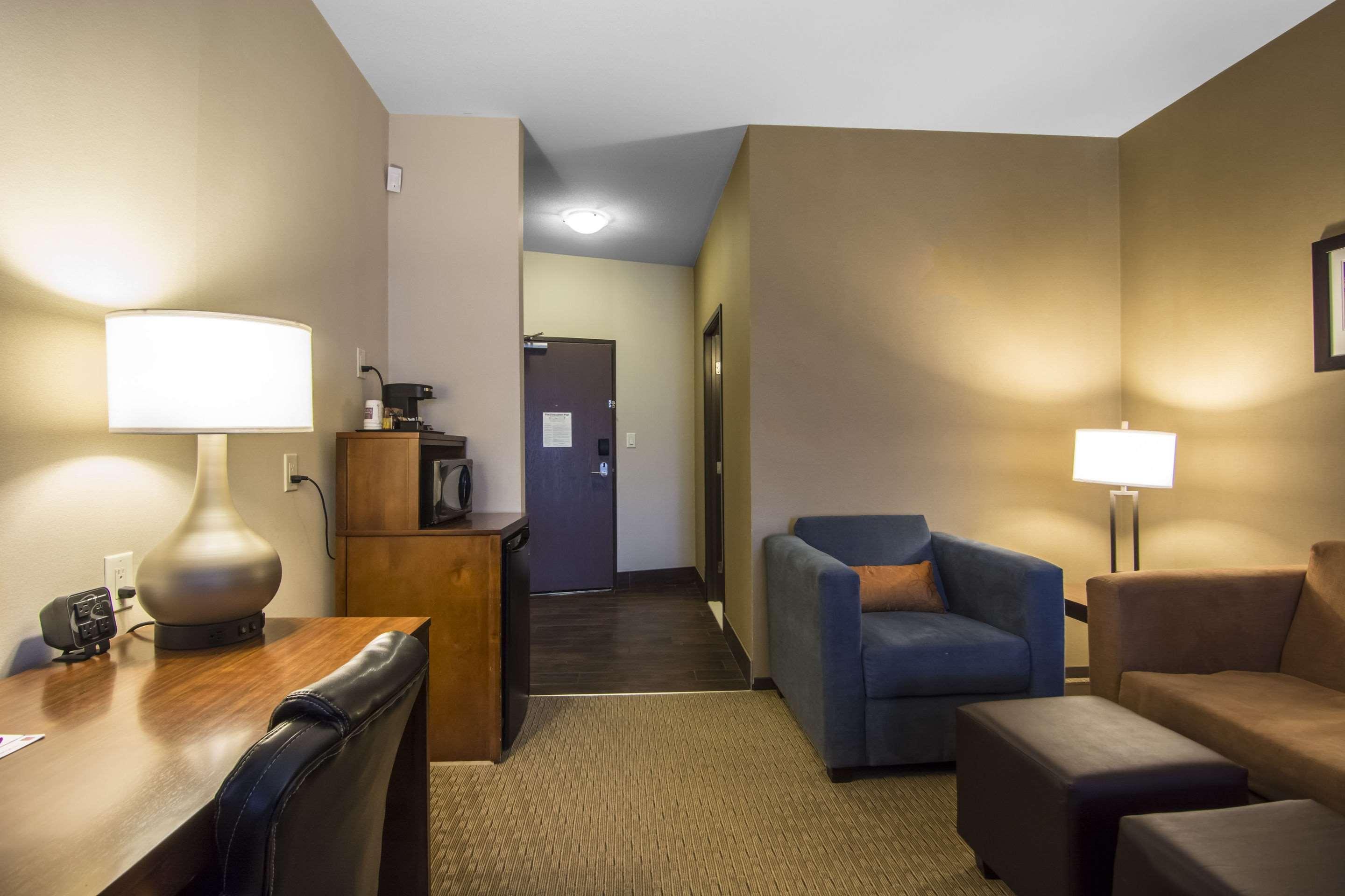 Comfort Suites Саскатун Екстериор снимка