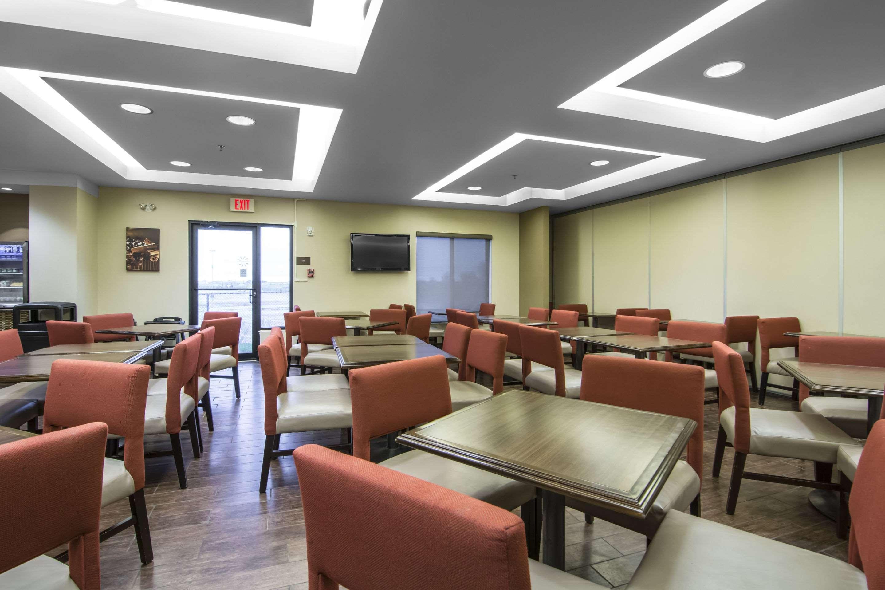 Comfort Suites Саскатун Екстериор снимка