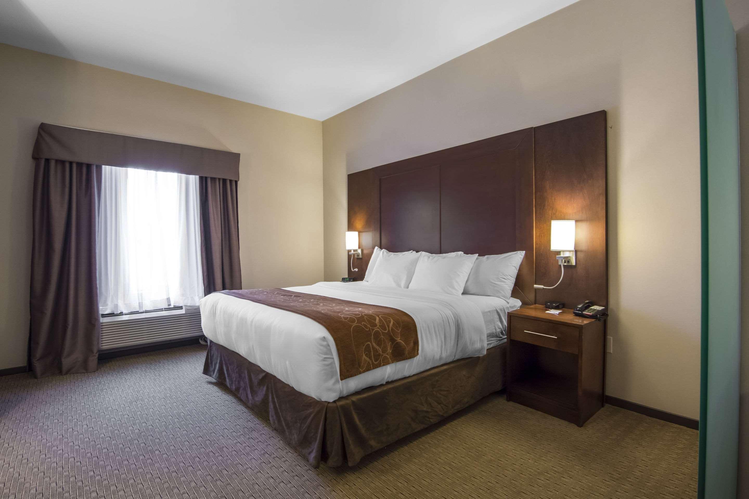 Comfort Suites Саскатун Екстериор снимка