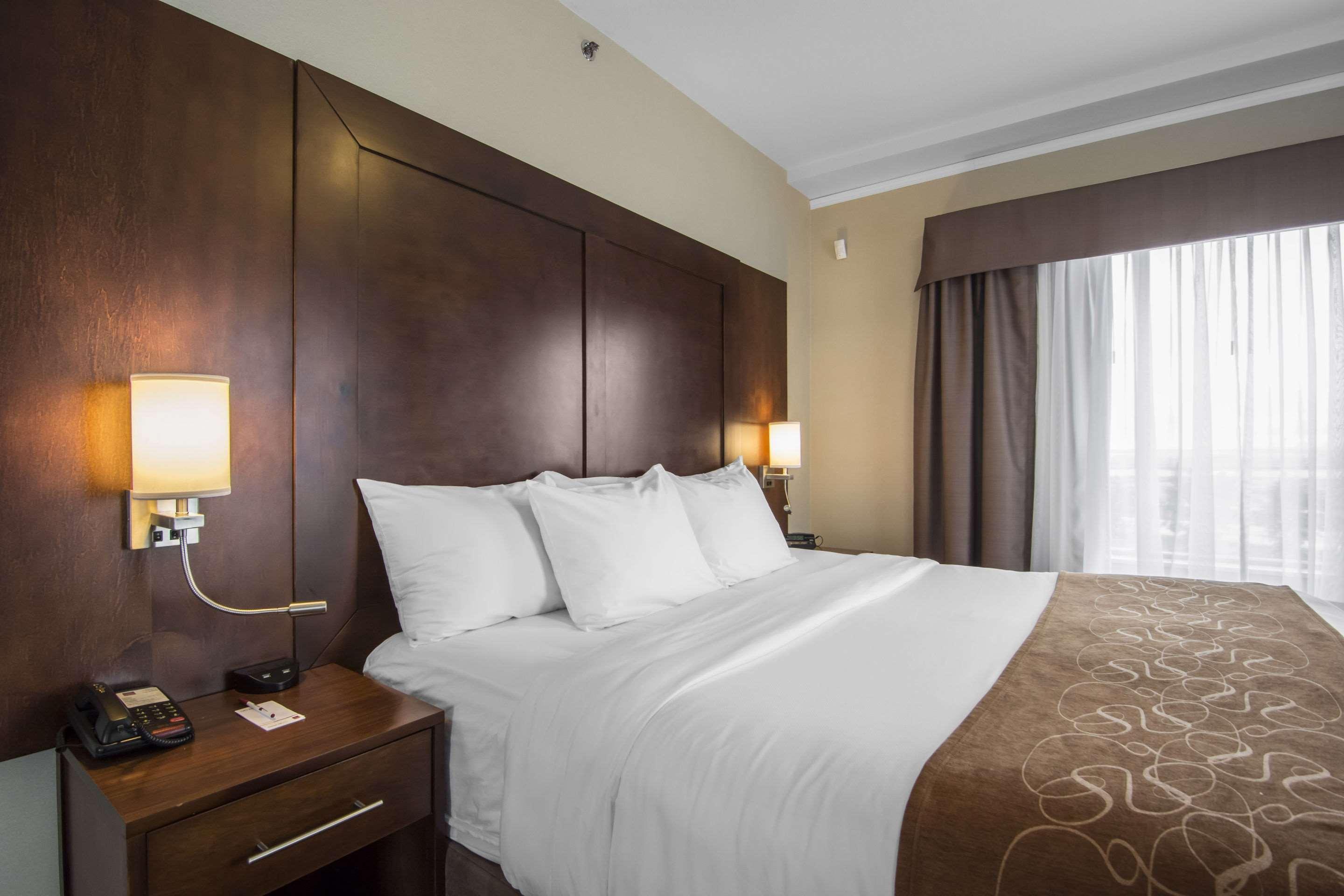 Comfort Suites Саскатун Екстериор снимка
