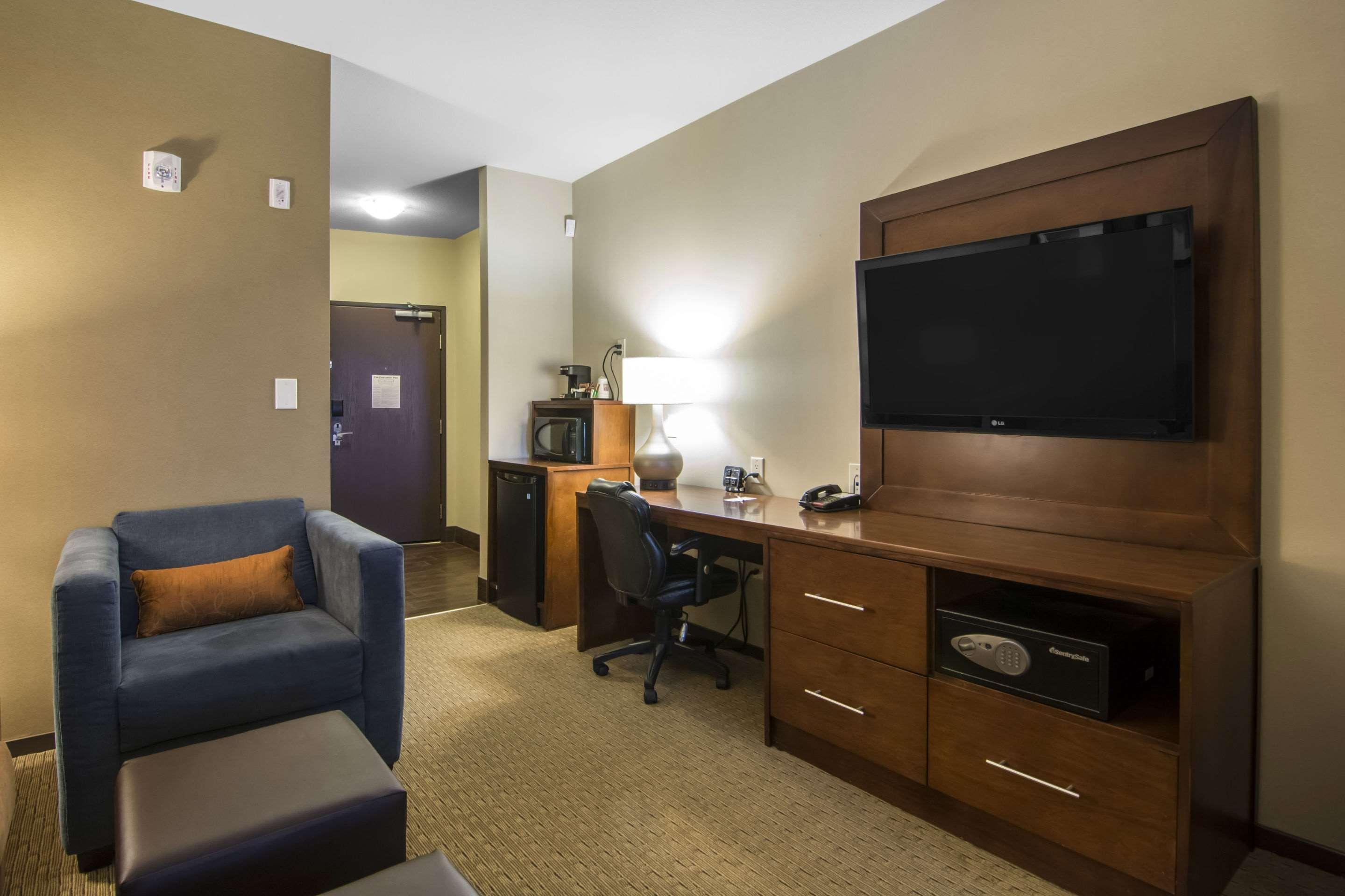 Comfort Suites Саскатун Екстериор снимка