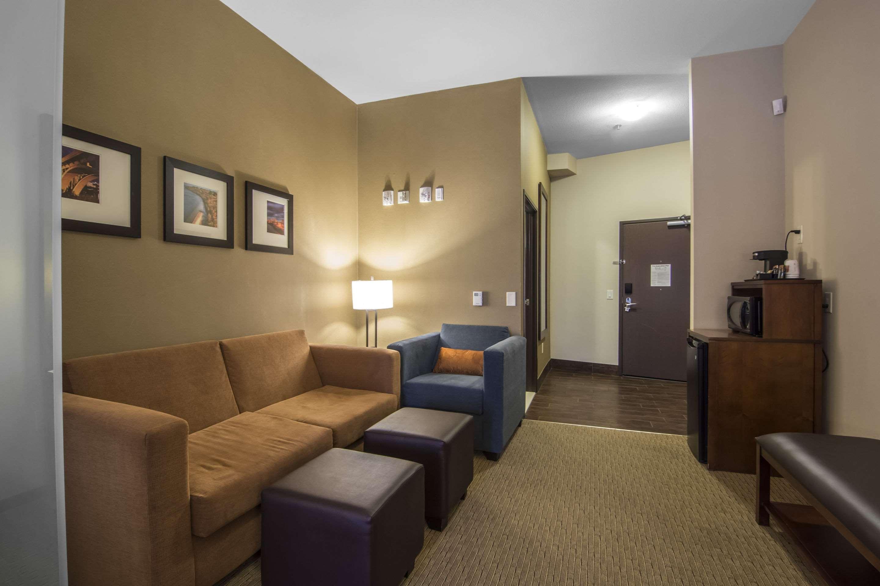 Comfort Suites Саскатун Екстериор снимка