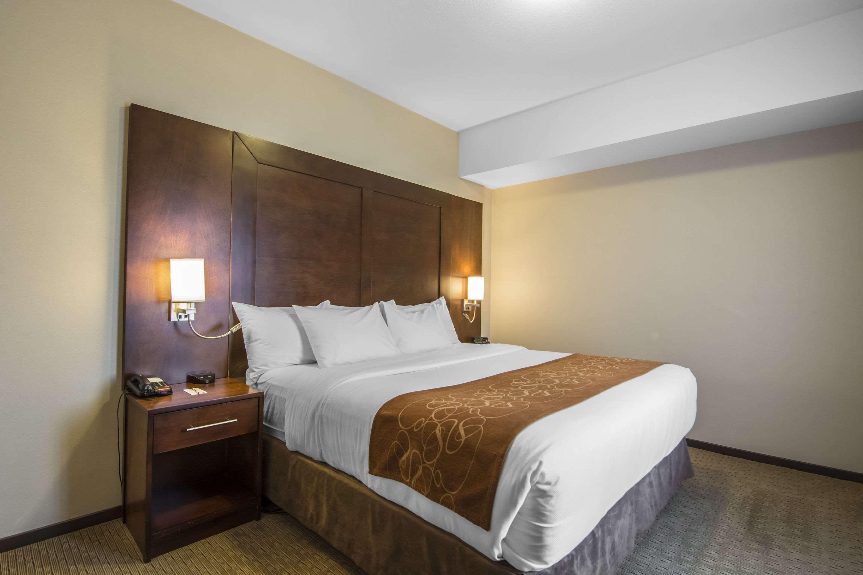 Comfort Suites Саскатун Екстериор снимка