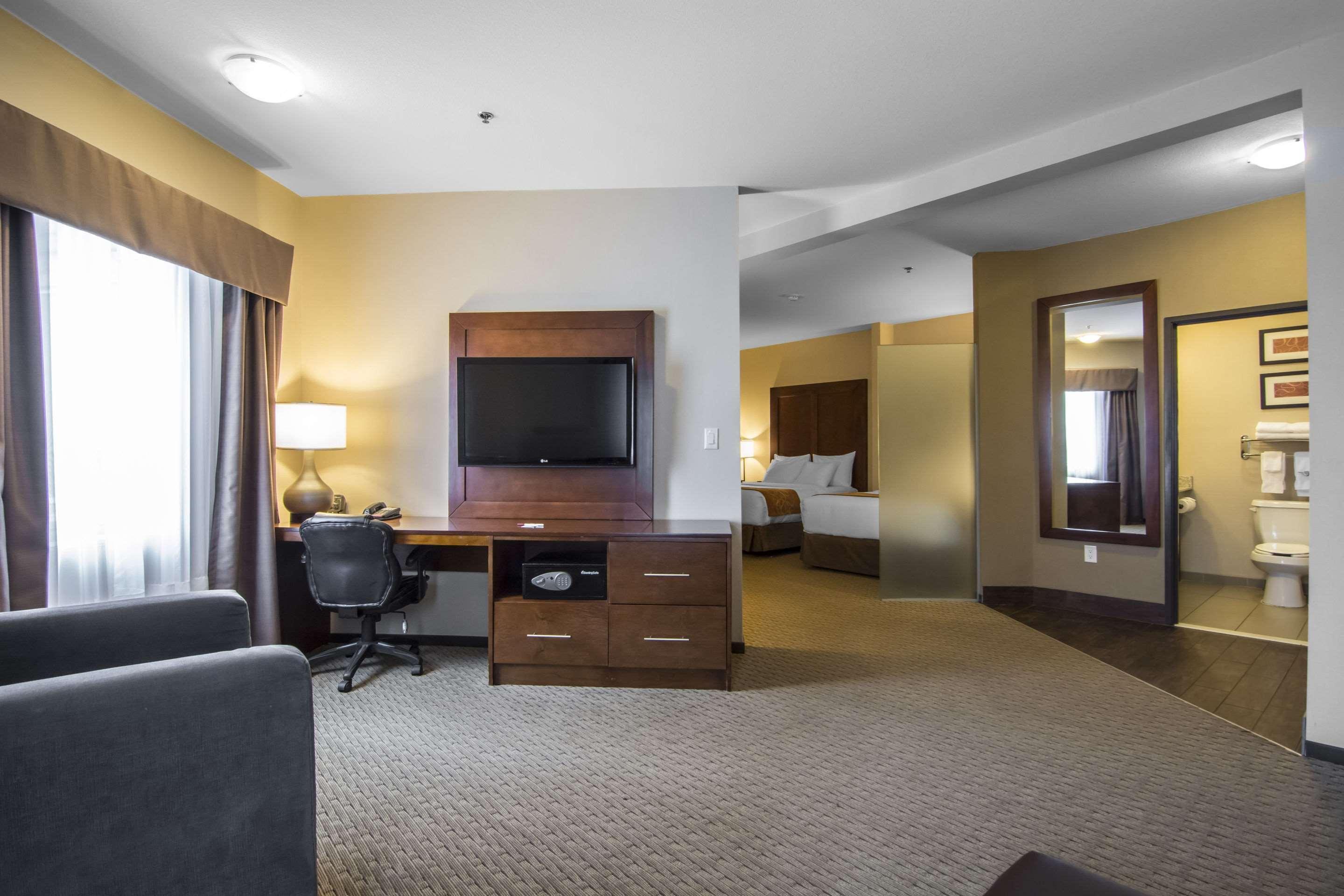 Comfort Suites Саскатун Екстериор снимка