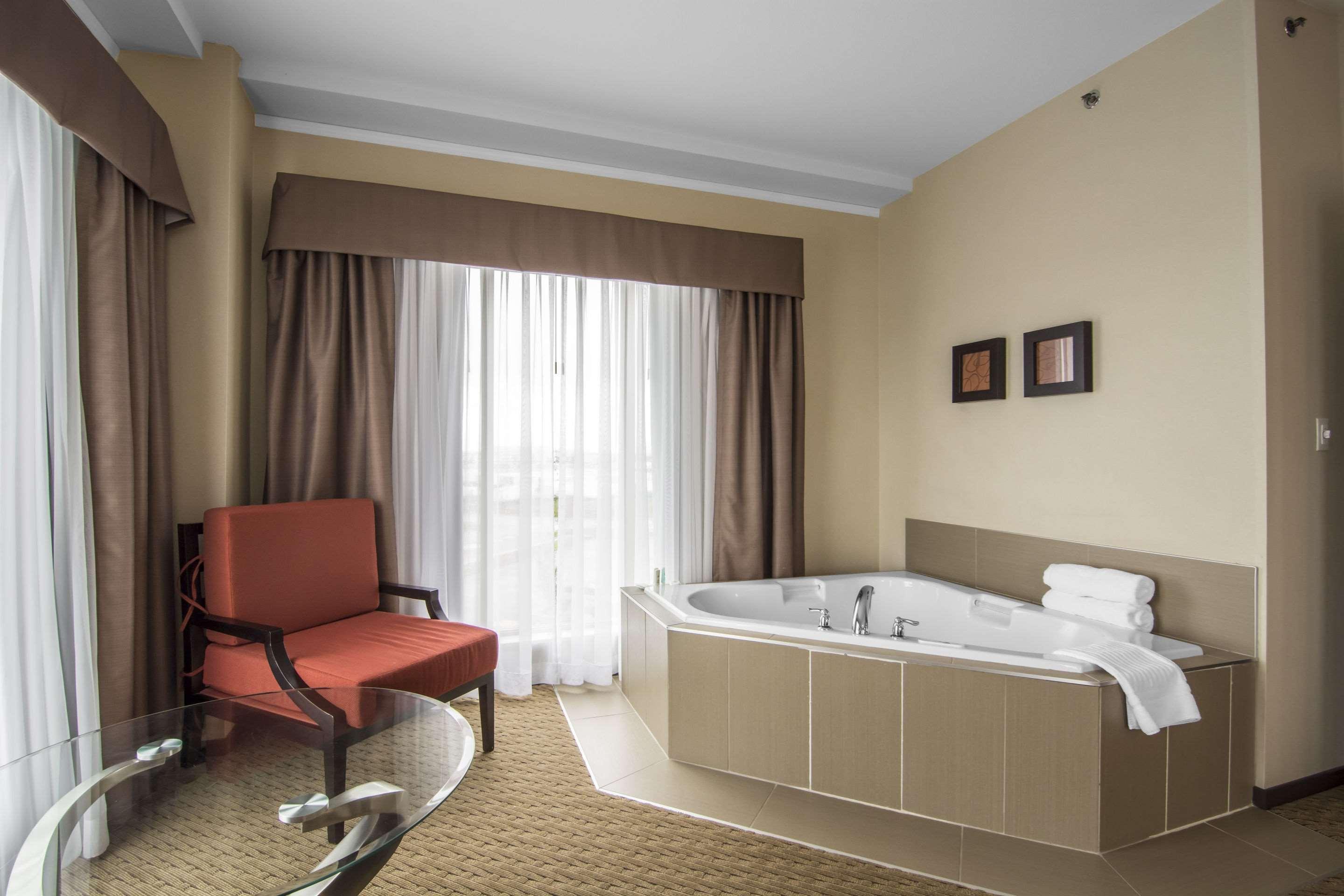 Comfort Suites Саскатун Екстериор снимка