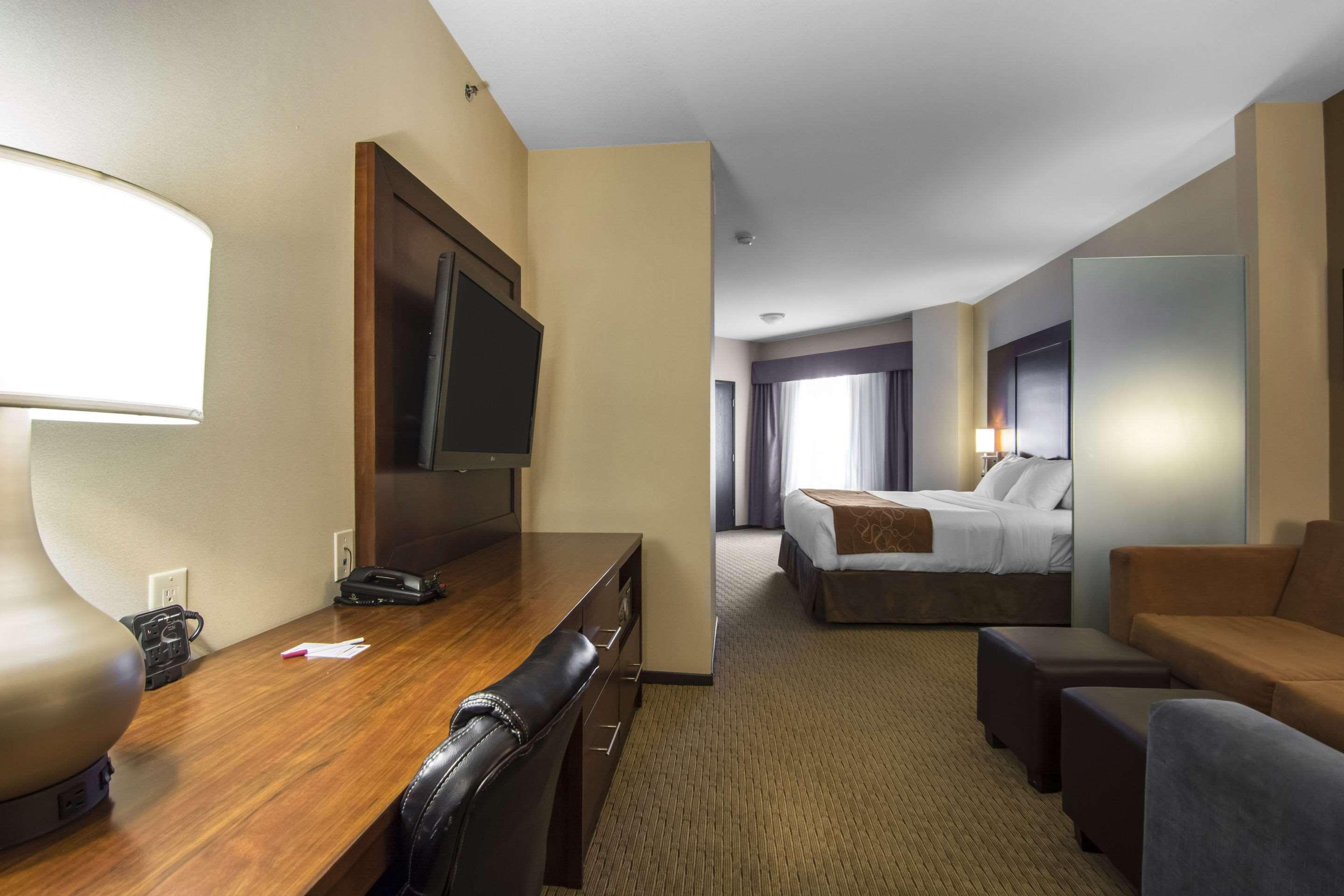 Comfort Suites Саскатун Екстериор снимка