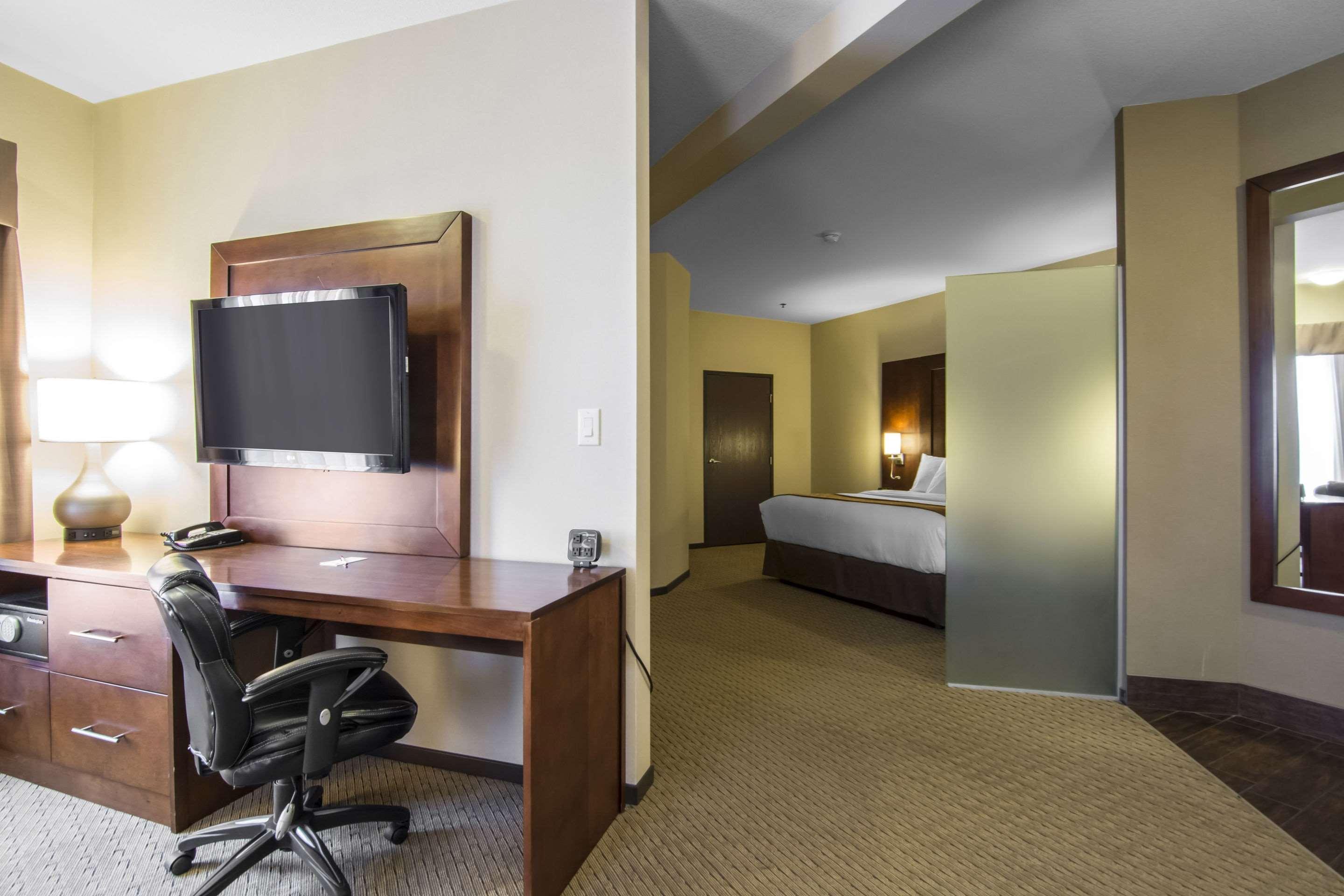Comfort Suites Саскатун Екстериор снимка