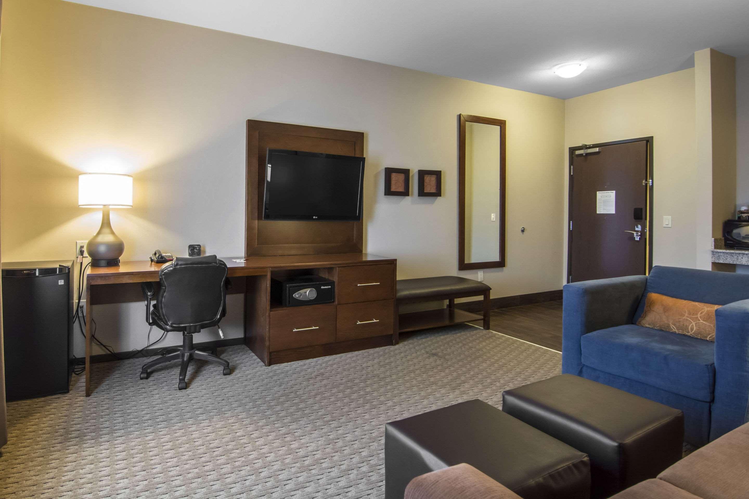 Comfort Suites Саскатун Екстериор снимка