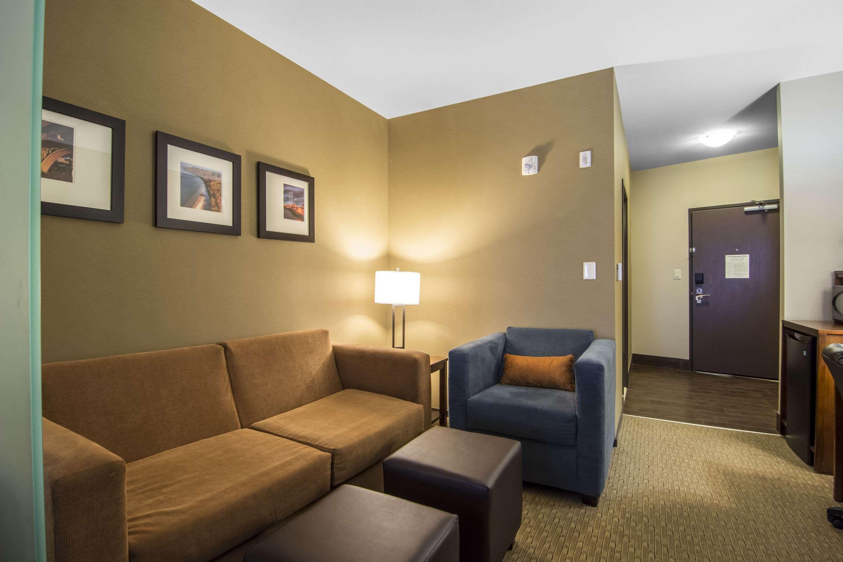 Comfort Suites Саскатун Екстериор снимка