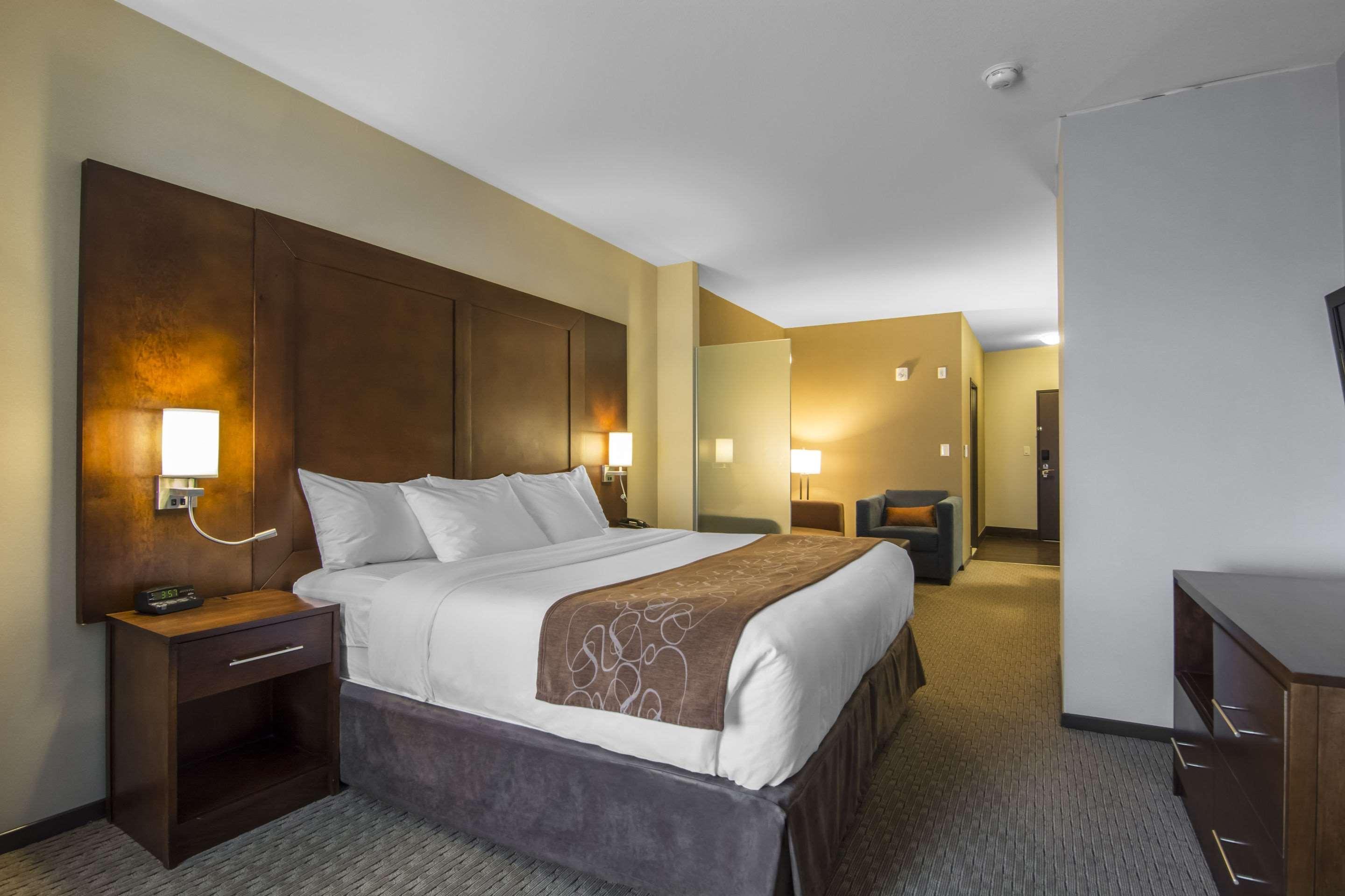 Comfort Suites Саскатун Екстериор снимка