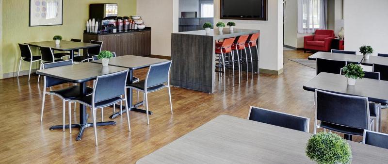 Comfort Suites Саскатун Екстериор снимка